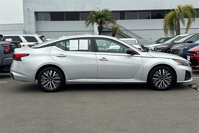 2024 Nissan Altima 2.5 SV photo 2