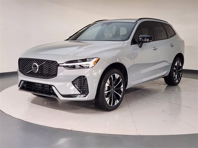 2026 Volvo XC60 Plus's photo