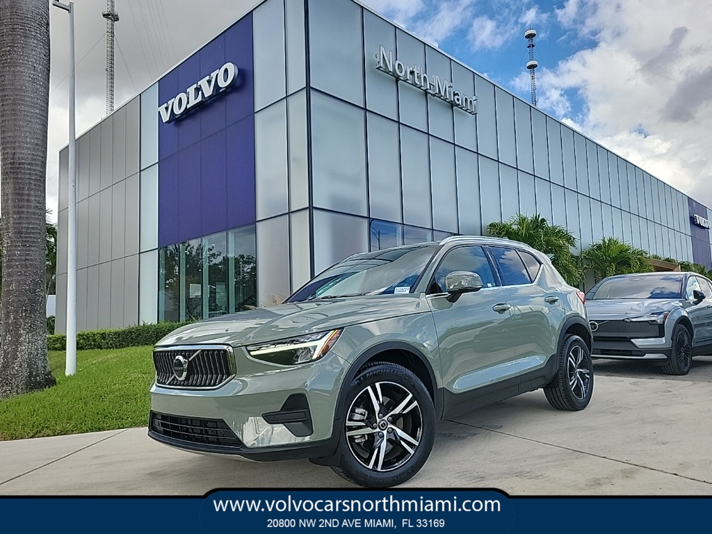 2024 Volvo XC40 B5 Core