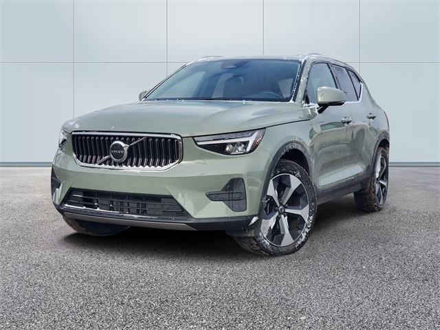 2025 Volvo XC40 B5 Core Bright Theme AWD