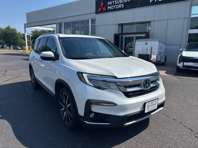 2022 Honda Pilot Touring FWD with Rear Captain's Chairs