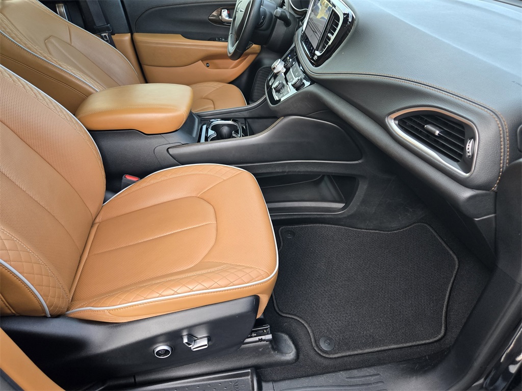 2021 Chrysler Pacifica Hybrid Pinnacle Black at Toyota of Victoria