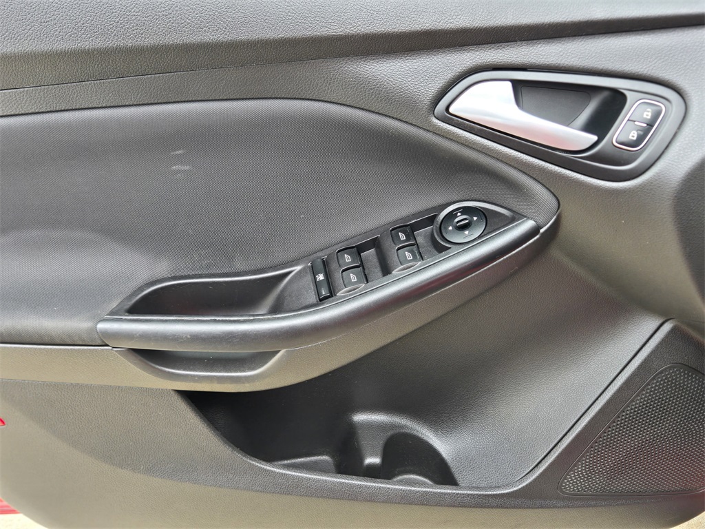 2016 Ford Focus SE Red at Durrett Motor Company