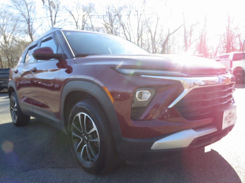 2024 Chevrolet Trailblazer LT photo 2