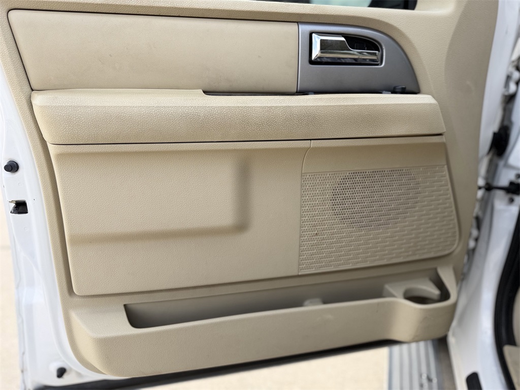 2015 Ford Expedition Limited White at Bravo Nissan