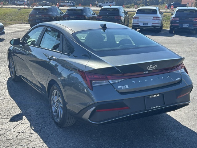 HyundaiElantra Hybrid3