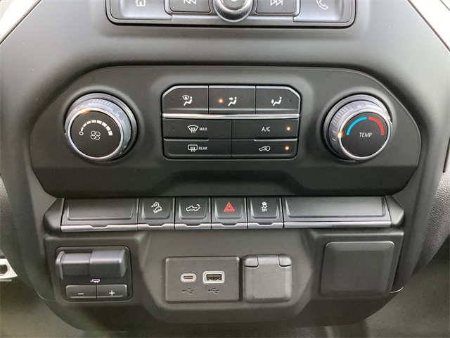 Used Car 2021 Chevrolet Silverado 1500  Custom Trail Boss For Sale Under $35,000 In San Antonio, Texas