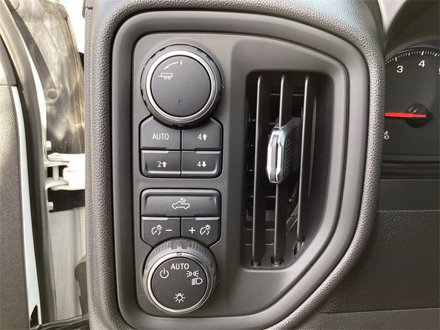 Used Car 2021 Chevrolet Silverado 1500  Custom Trail Boss For Sale Under $35,000 In San Antonio, Texas