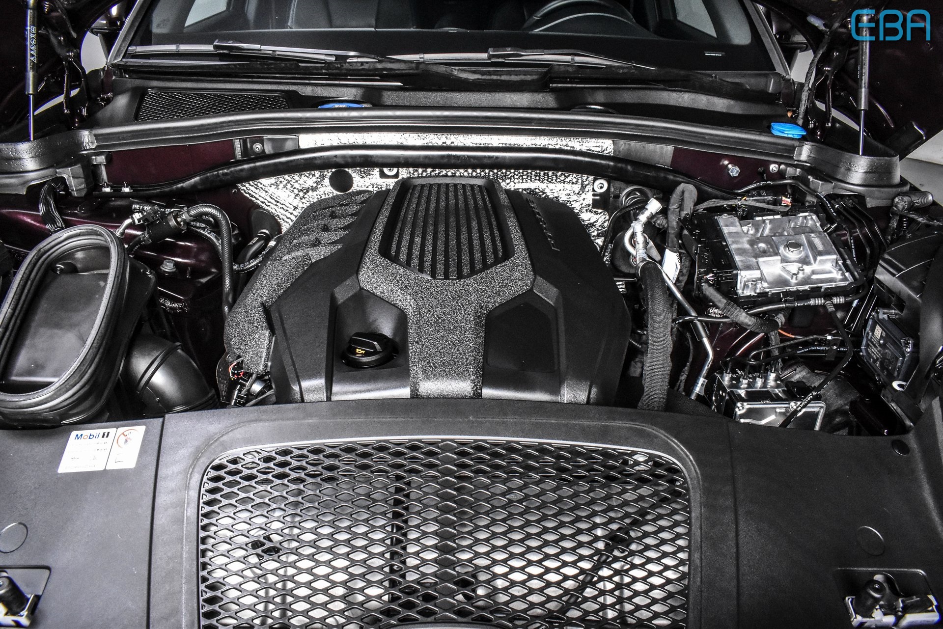 2024 Porsche Macan Base photo 11