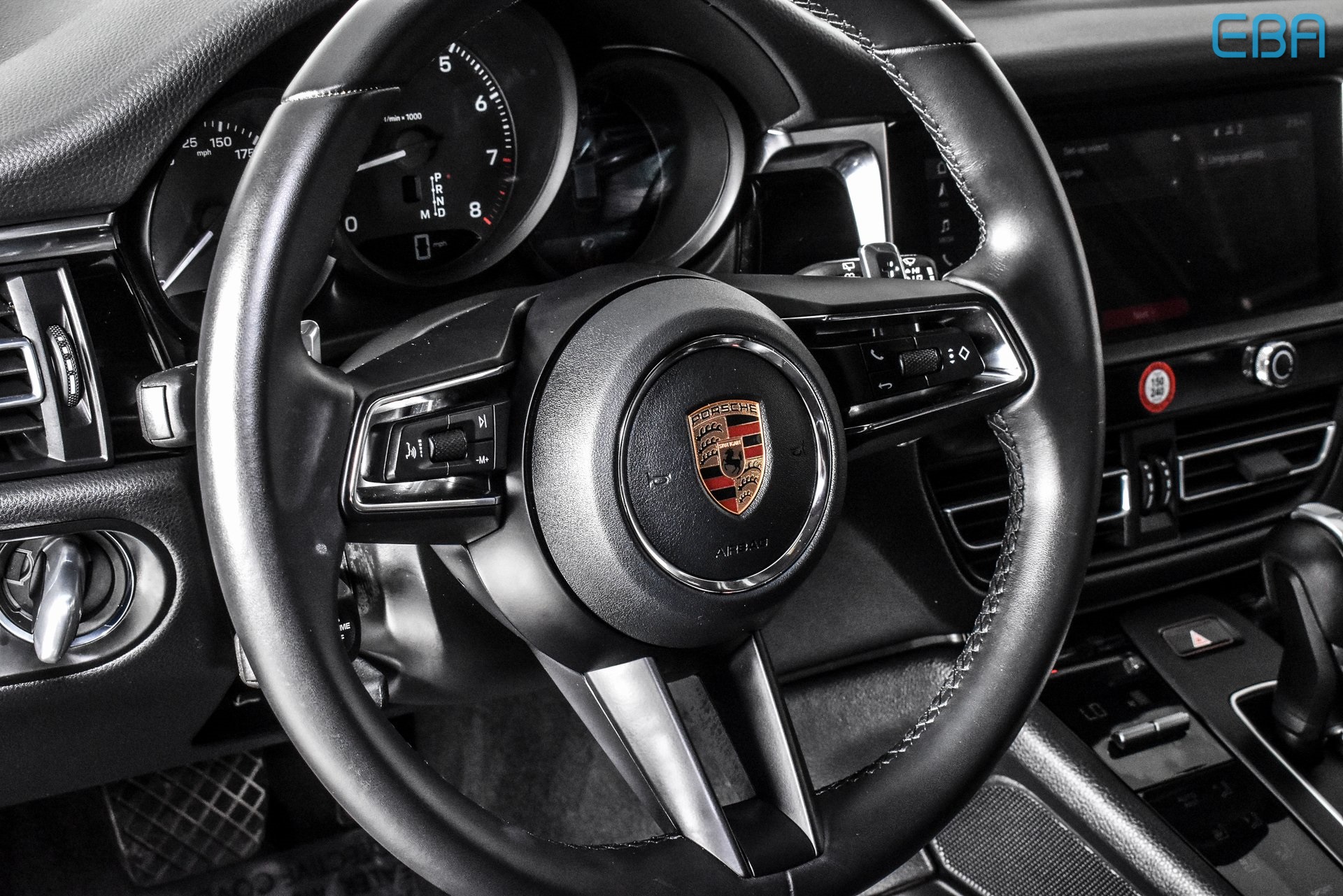 2024 Porsche Macan Base photo 17