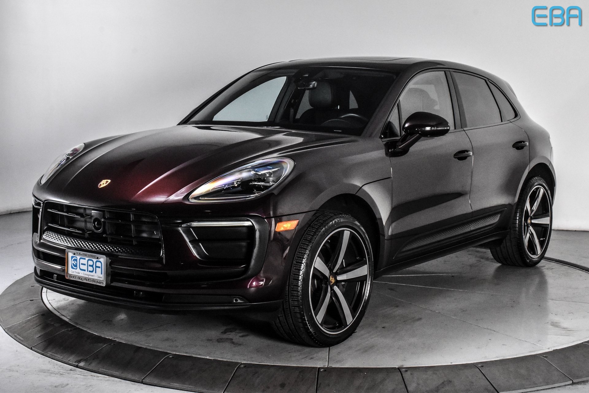 2024 Porsche Macan Base photo 2