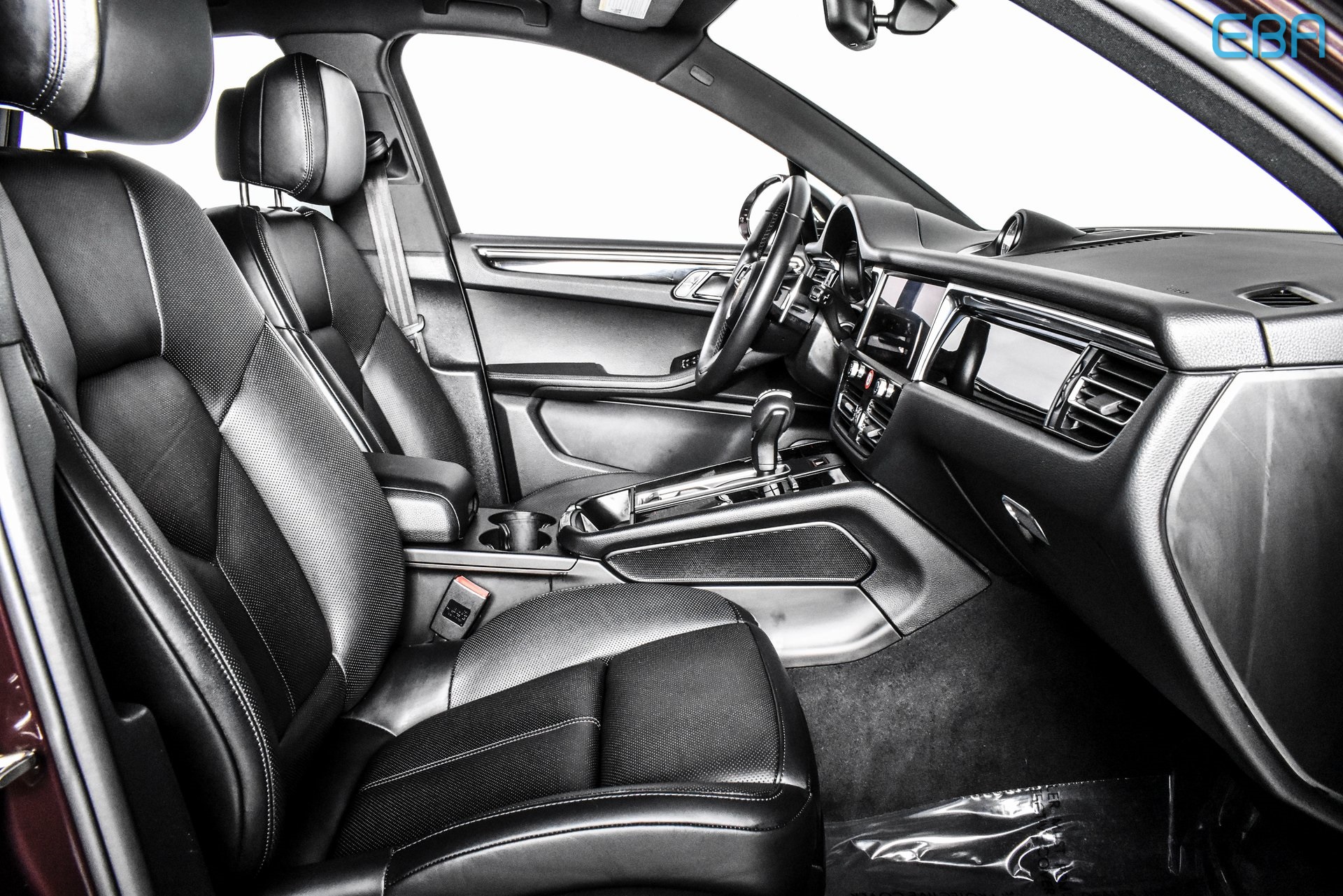 2024 Porsche Macan Base photo 24