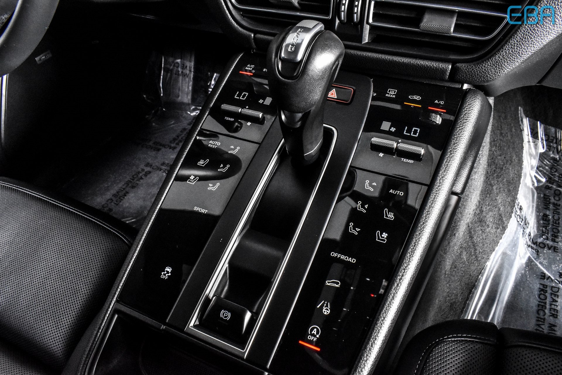 2024 Porsche Macan Base photo 25