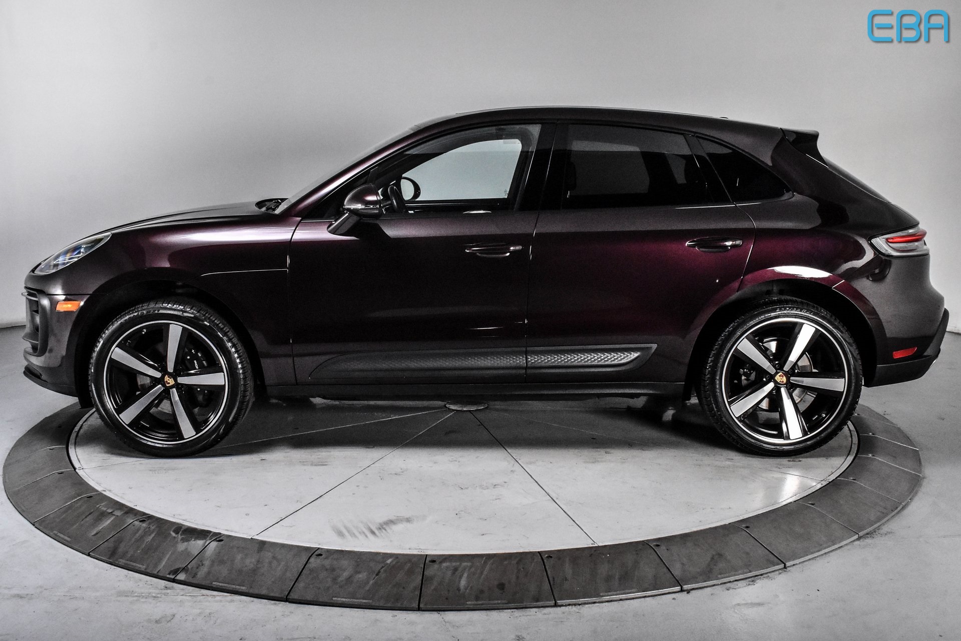 2024 Porsche Macan Base photo 3