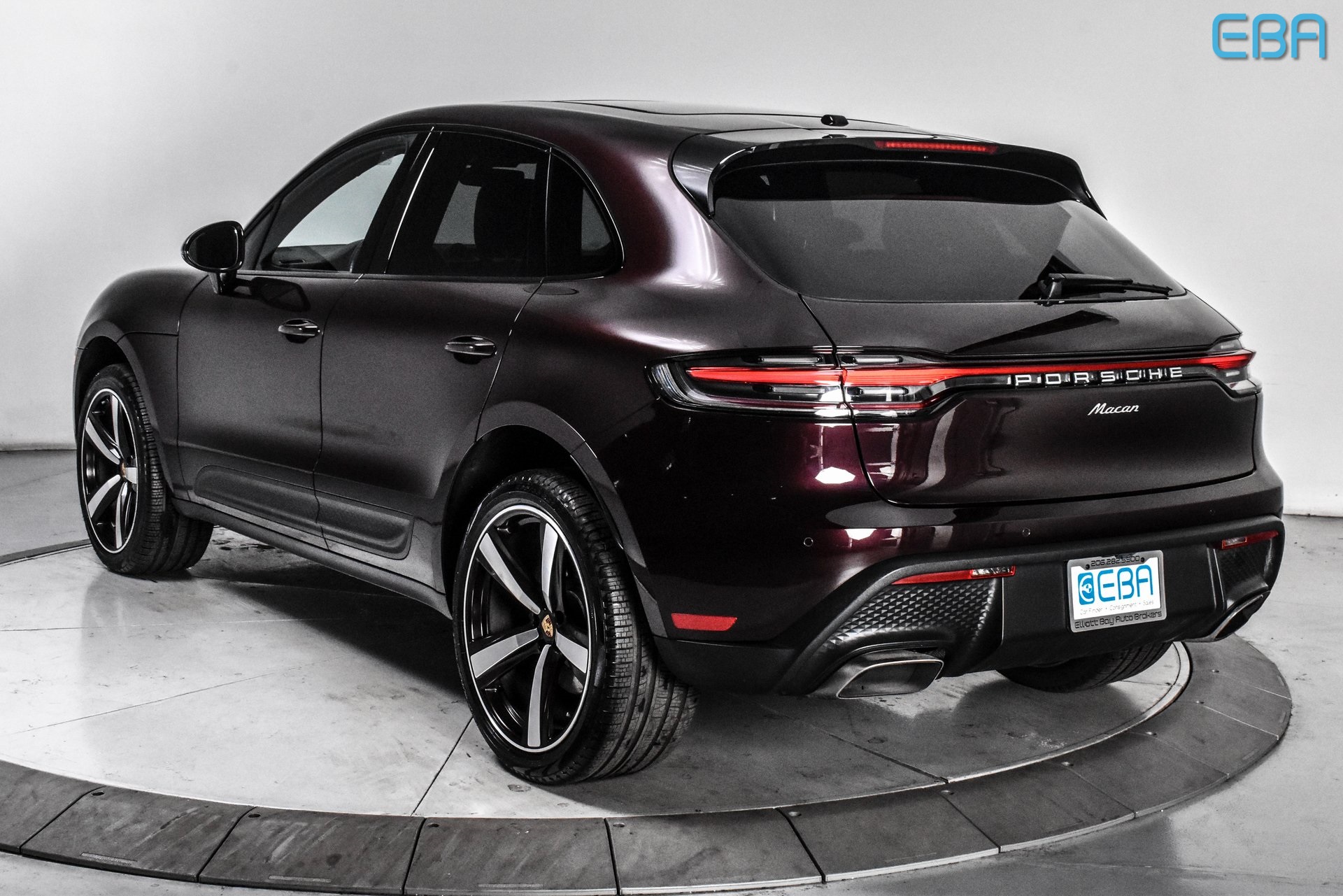 2024 Porsche Macan Base photo 4