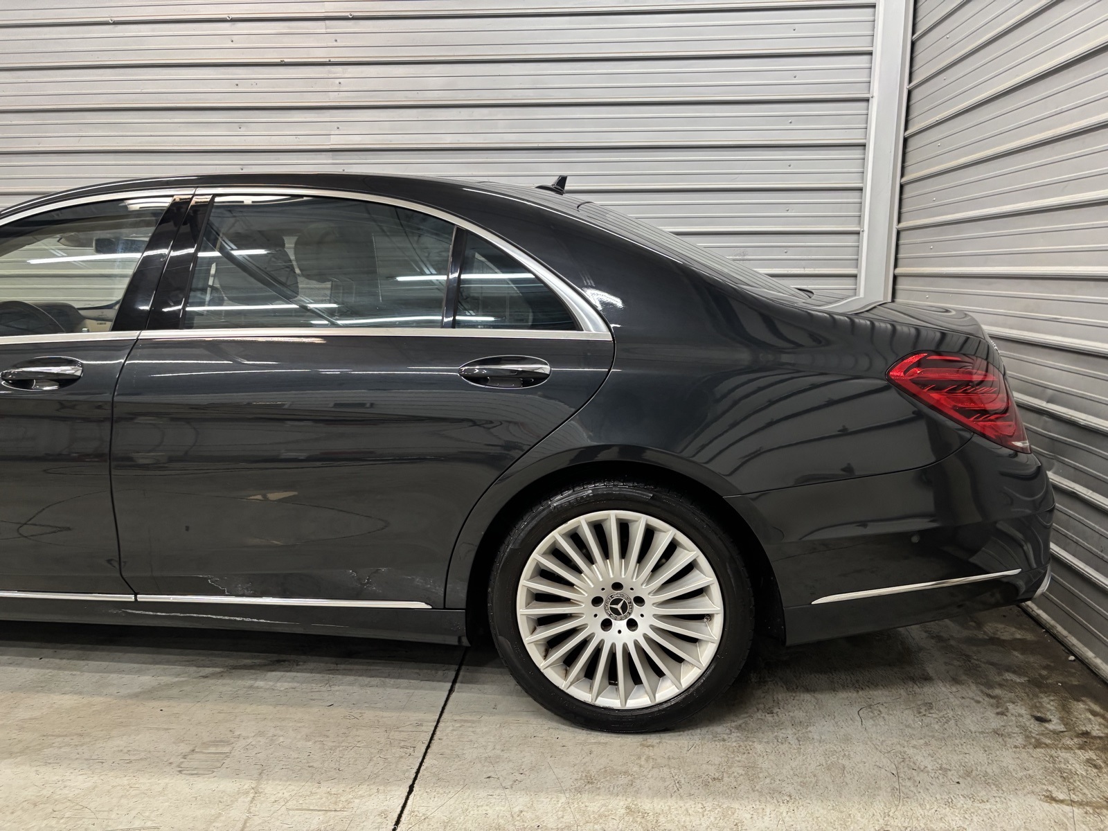 2019 Mercedes Benz S 560 4MATIC photo 3