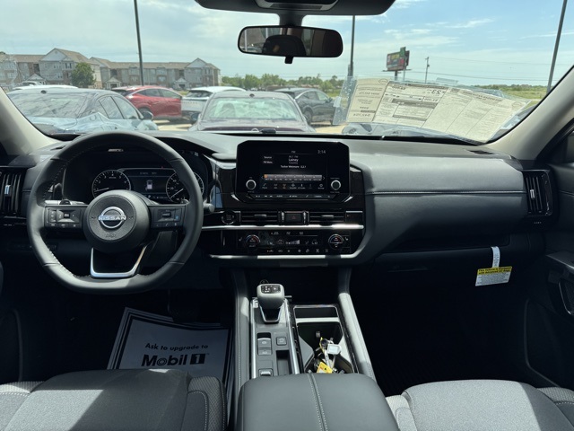 2025 Nissan Pathfinder SV photo 3