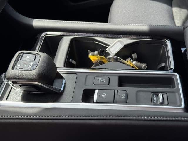 2025 Nissan Pathfinder SV photo 4