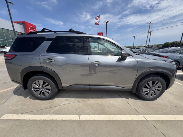 2025 Nissan Pathfinder SV photo 7