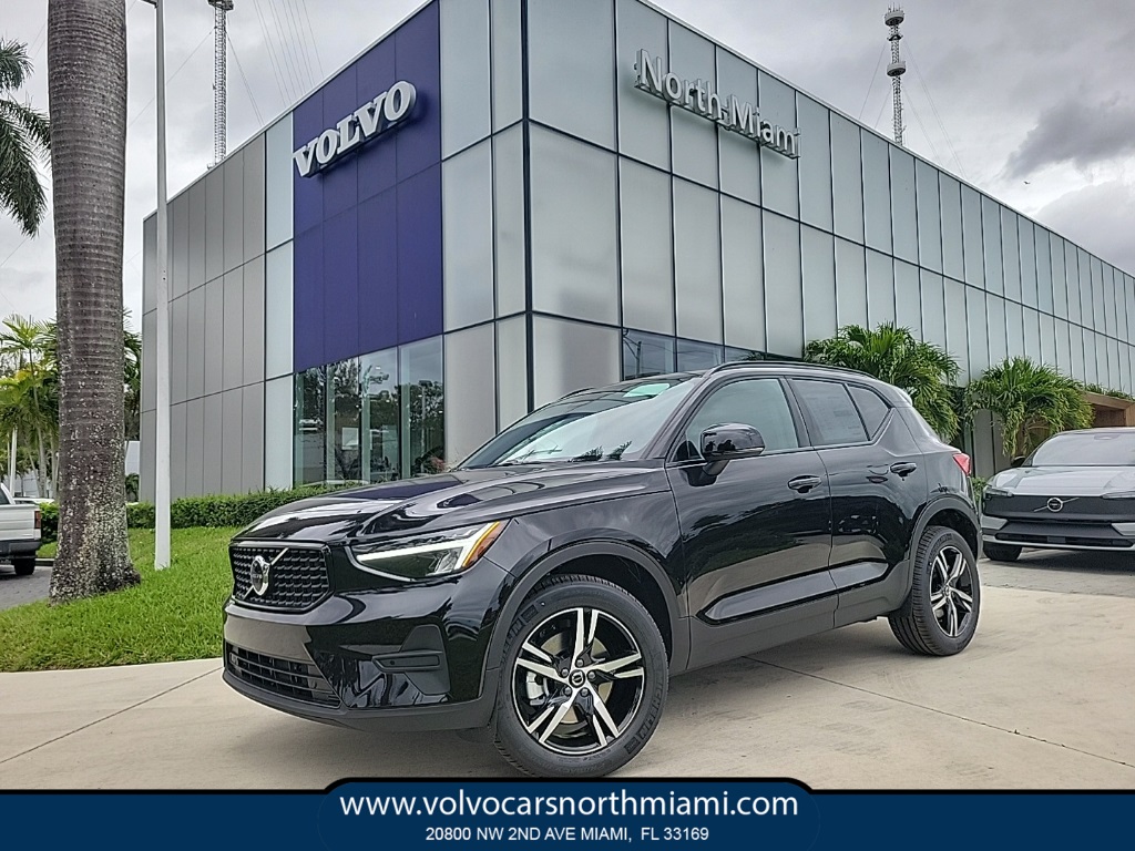 2026 Volvo XC40 Core