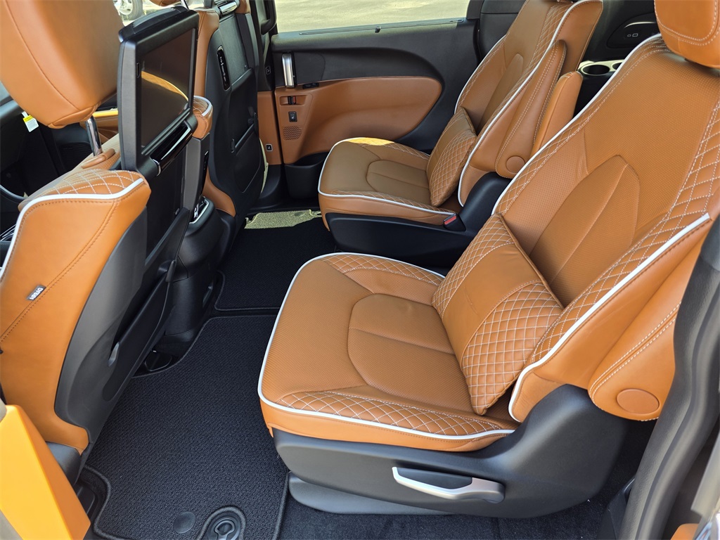 2026 Chrysler Pacifica Pinnacle Black at Victoria Chrysler Dodge Jeep Ram