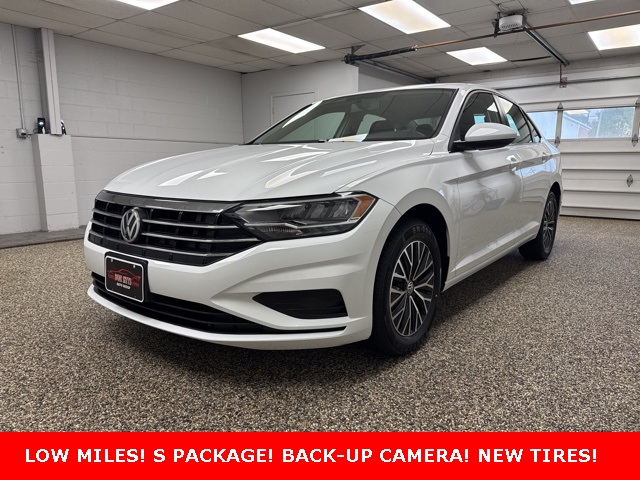 2017 Chevrolet Silverado 1500 LT photo 2