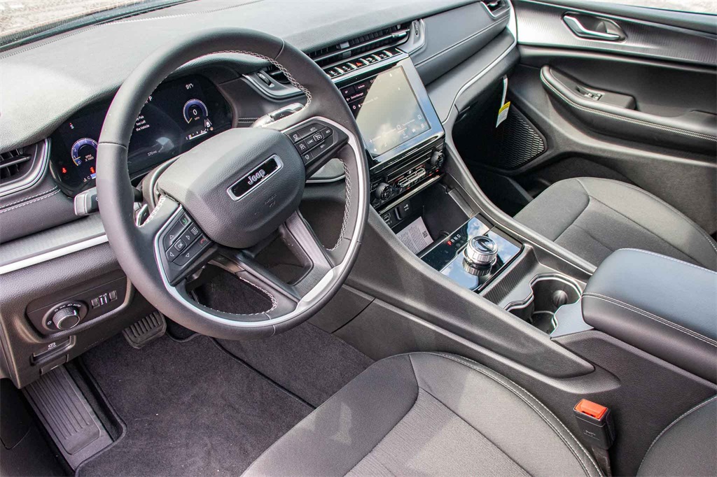 New Car 2025 Jeep Grand Cherokee L  Laredo For Sale Under $40,000 In San Marcos, Texas