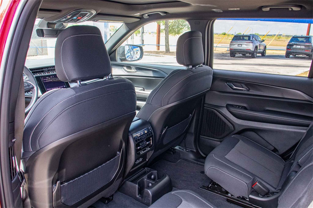 New Car 2025 Jeep Grand Cherokee L  Laredo For Sale Under $40,000 In San Marcos, Texas