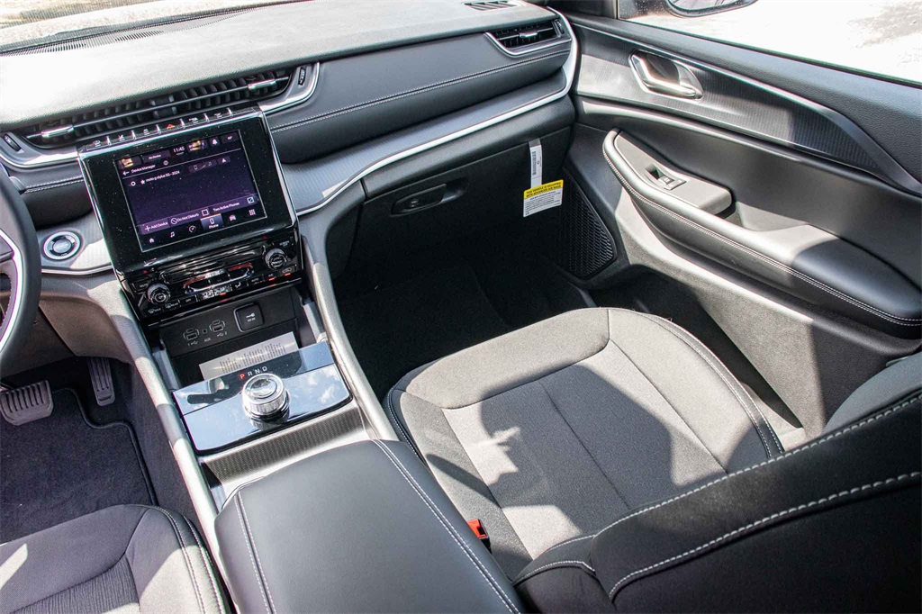 New Car 2025 Jeep Grand Cherokee L  Laredo For Sale Under $40,000 In San Marcos, Texas