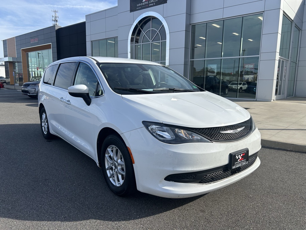 2022 Chrysler Voyager LX FWD