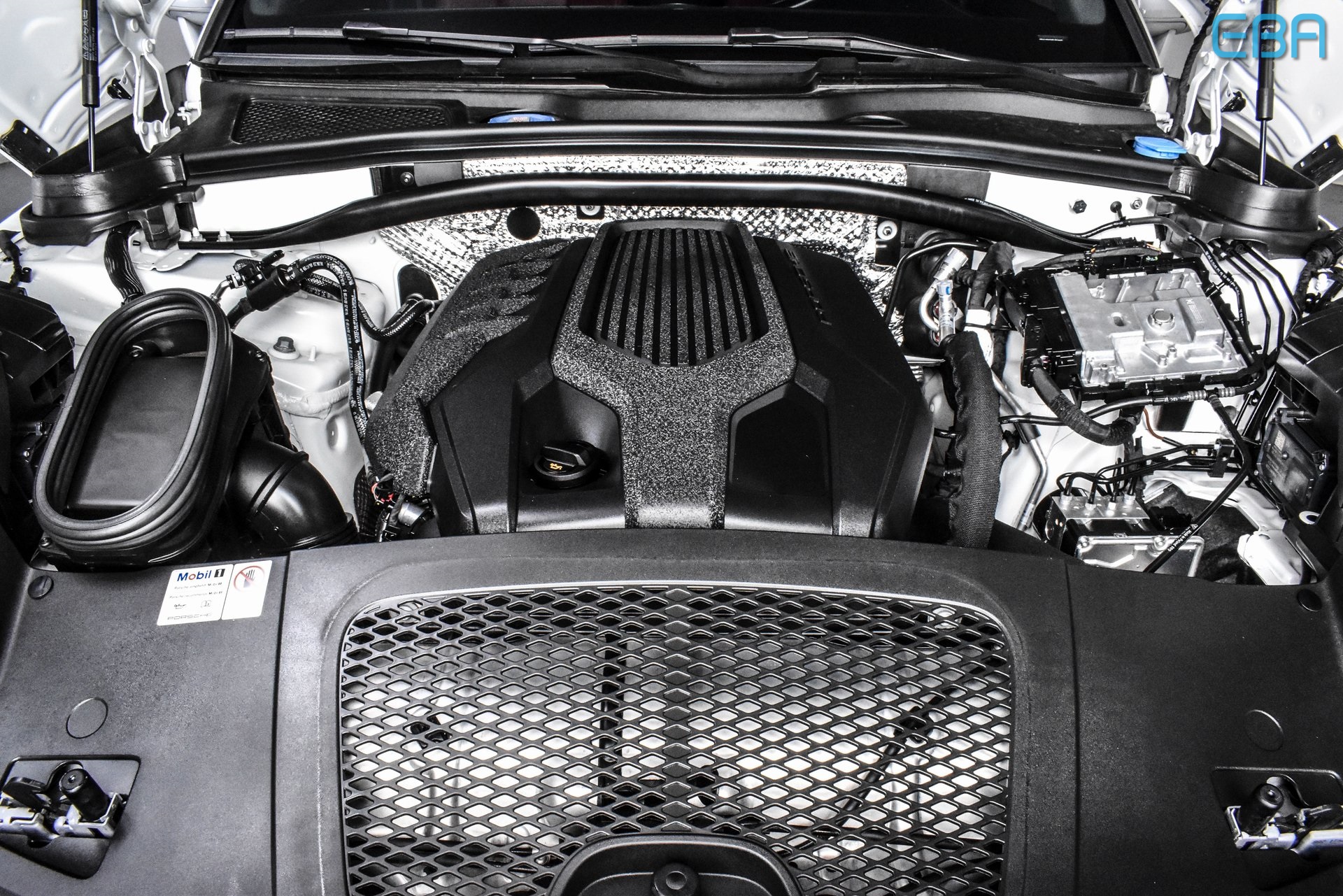 2024 Porsche Macan Base photo 12