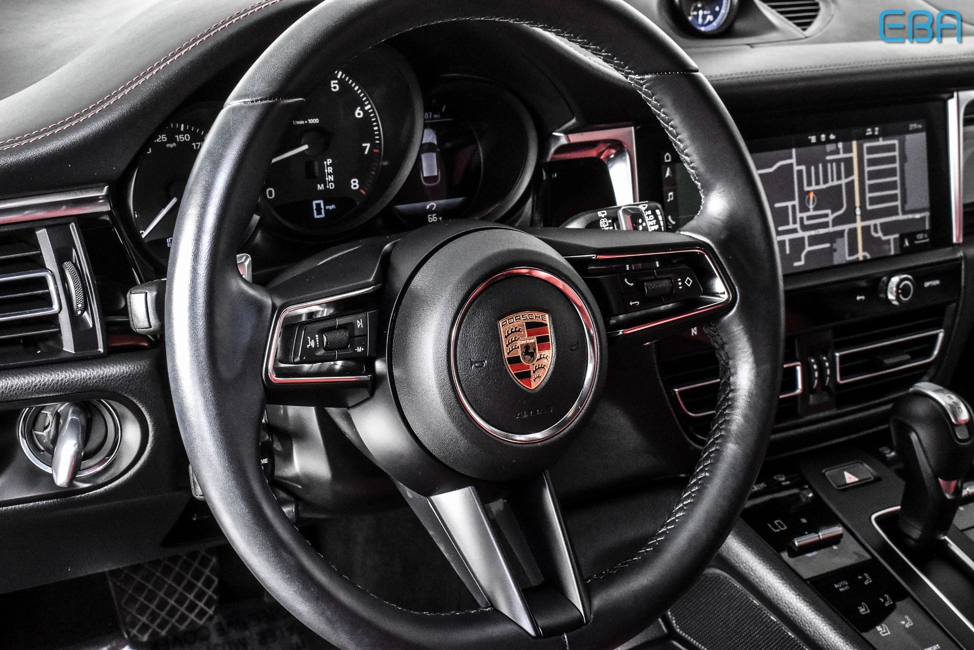 2024 Porsche Macan Base photo 18