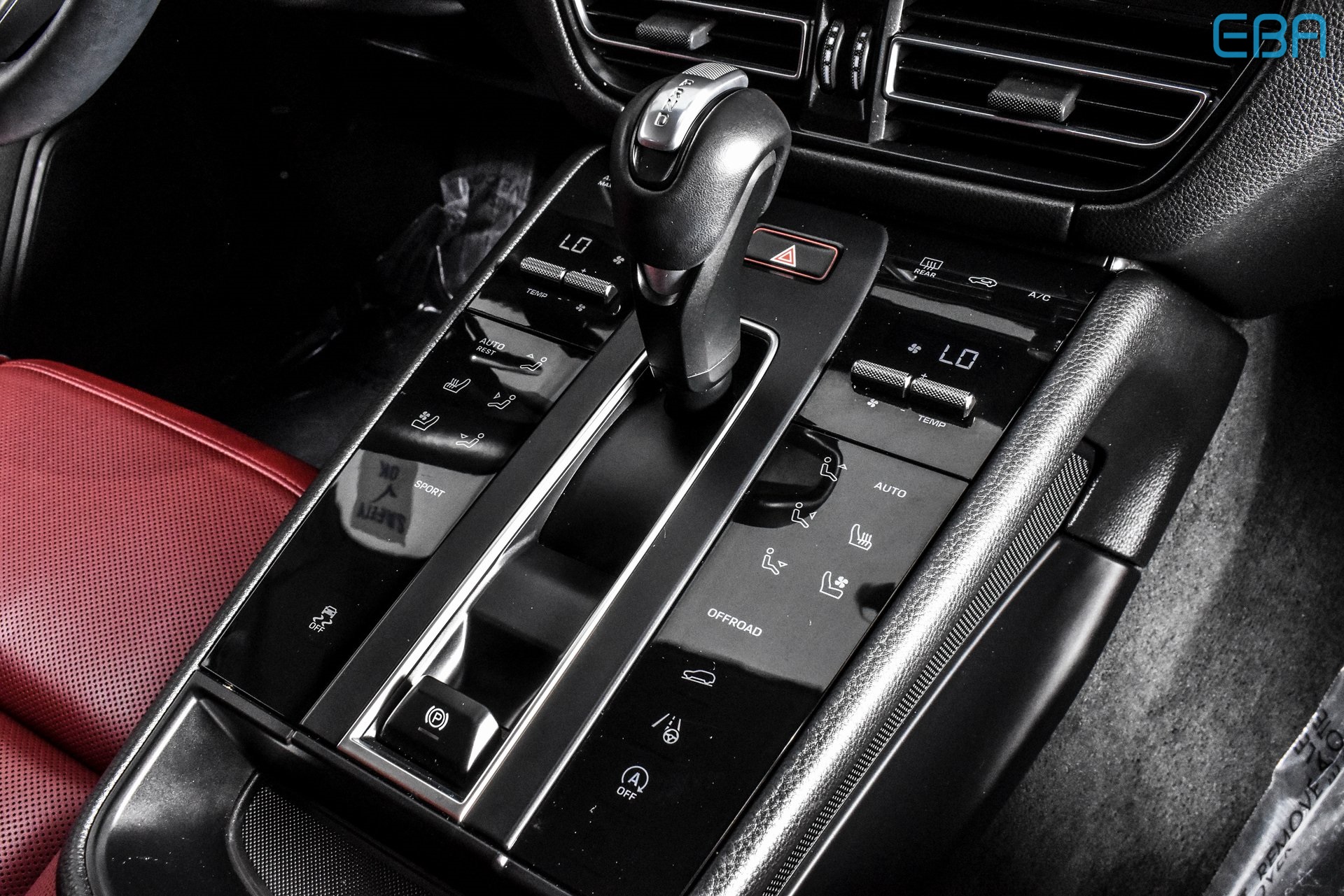 2024 Porsche Macan Base photo 27