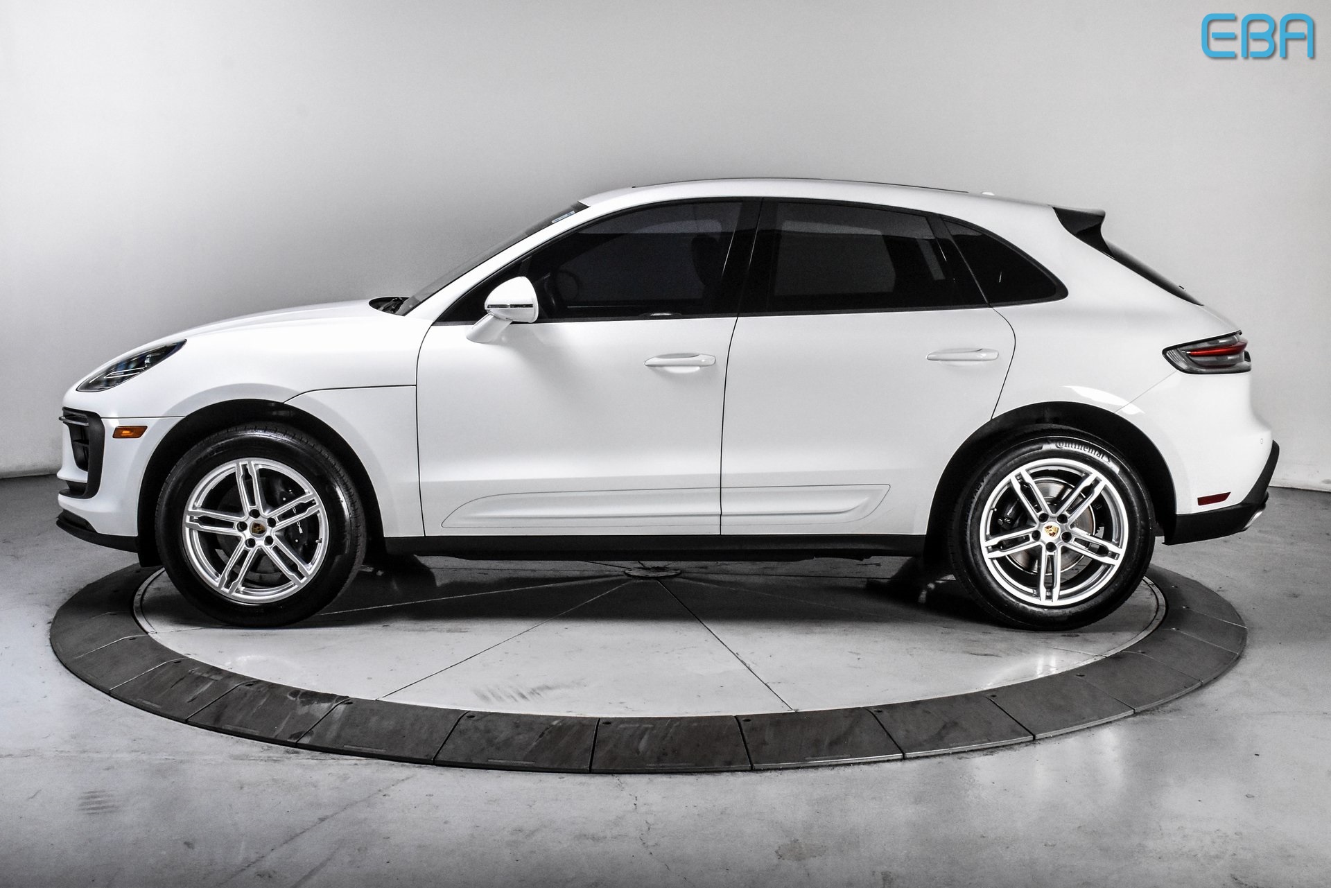 2024 Porsche Macan Base photo 3