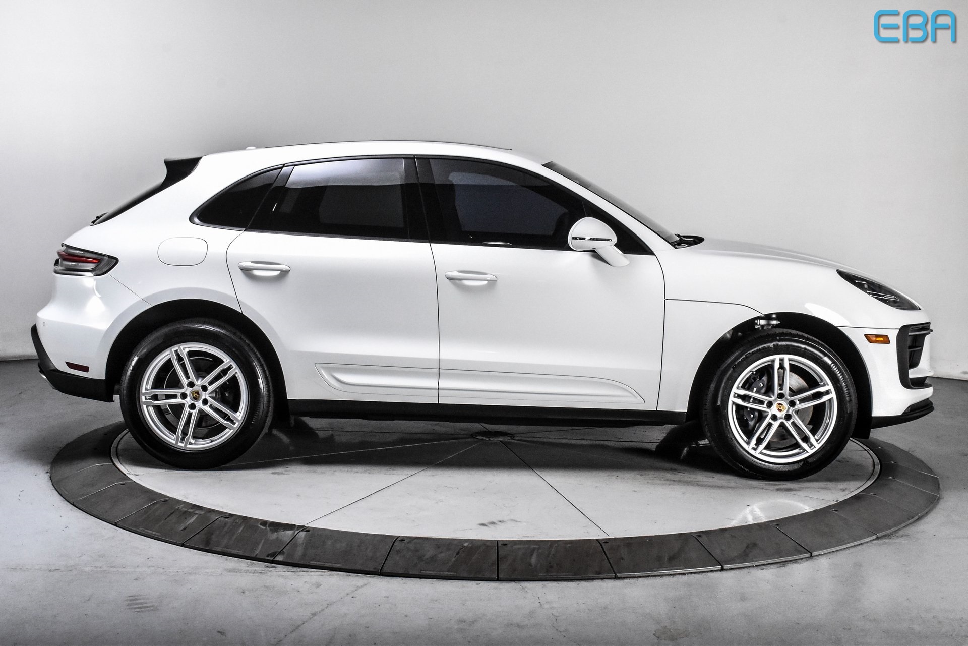2024 Porsche Macan Base photo 7