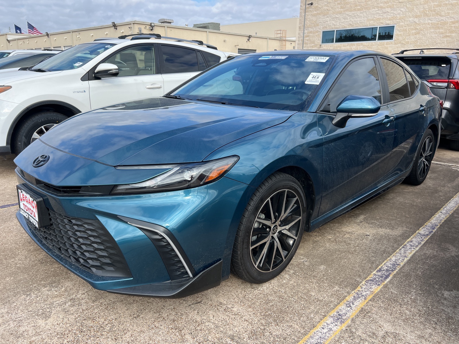 2025 Toyota Camry SE FWD