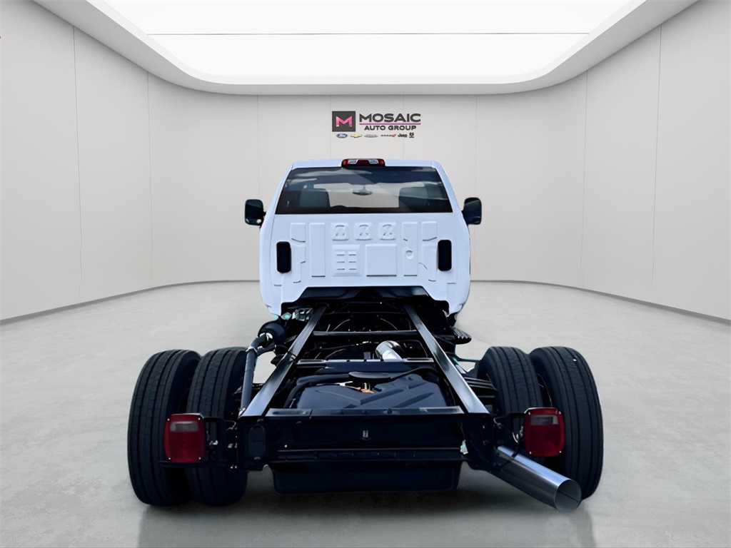 2024 Chevrolet Silverado 6500HD photo 4