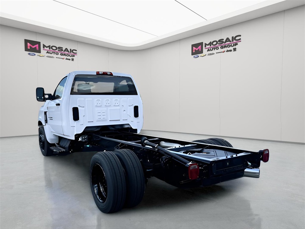 2024 Chevrolet Silverado 6500HD photo 5
