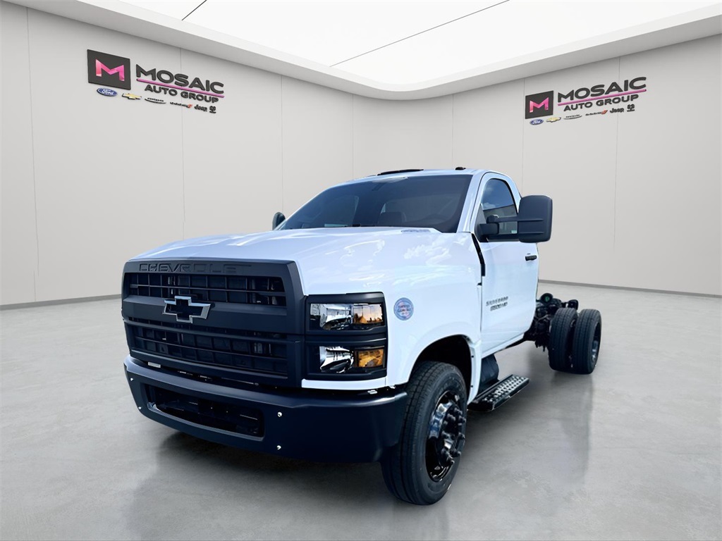 2024 Chevrolet Silverado 6500HD photo 6