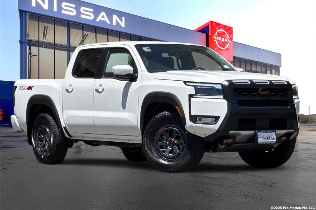 2025 Nissan Frontier PRO-4X photo 2