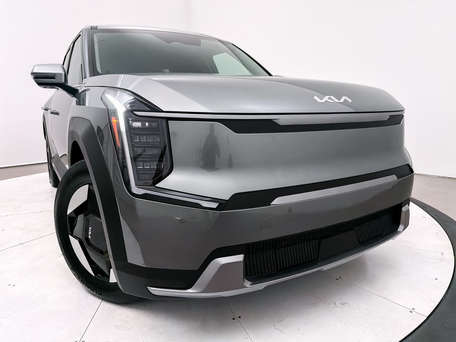 Used 2024 Kia Ev9 Light L/R with VIN KNDAB5S18R6037292 for sale in Scottsdale, AZ