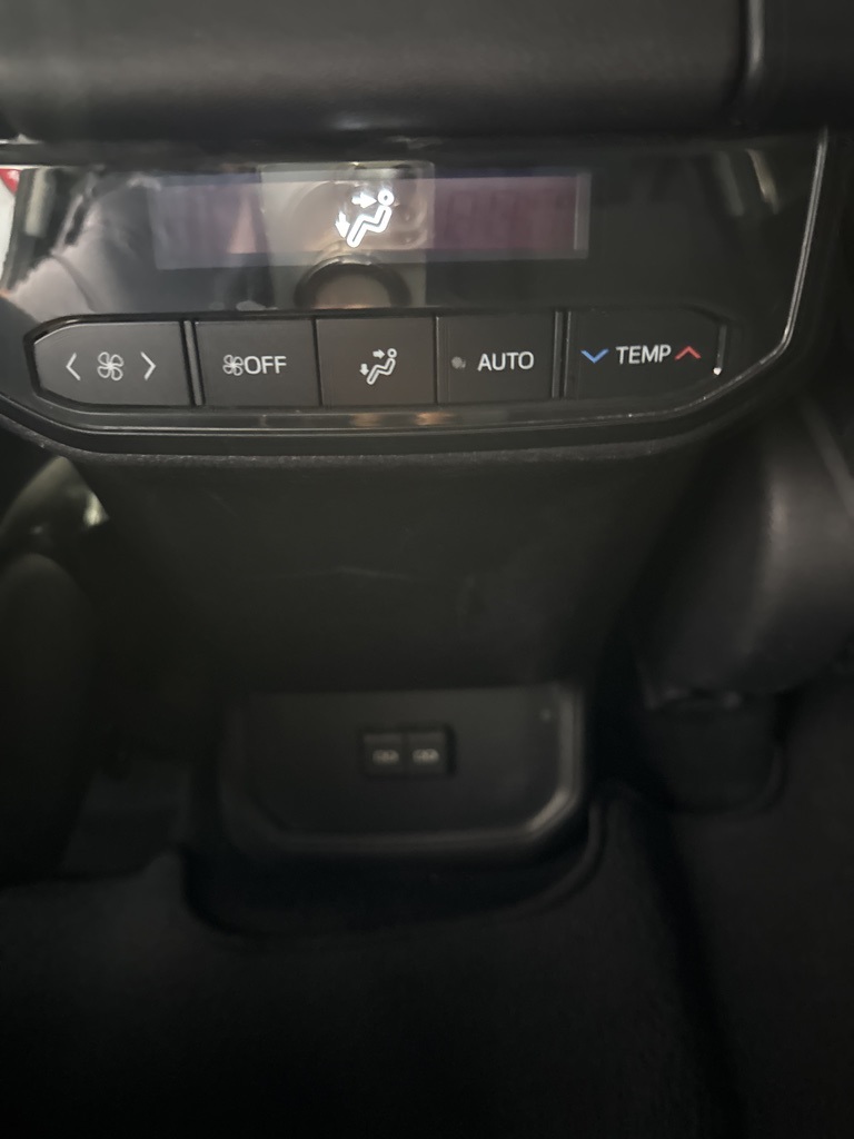 Thumbnail: 2022 Toyota Highlander - 30