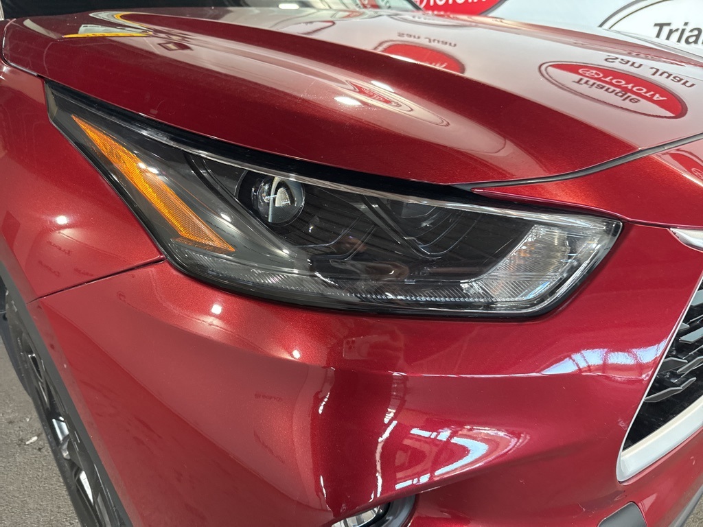 Thumbnail: 2022 Toyota Highlander - 9