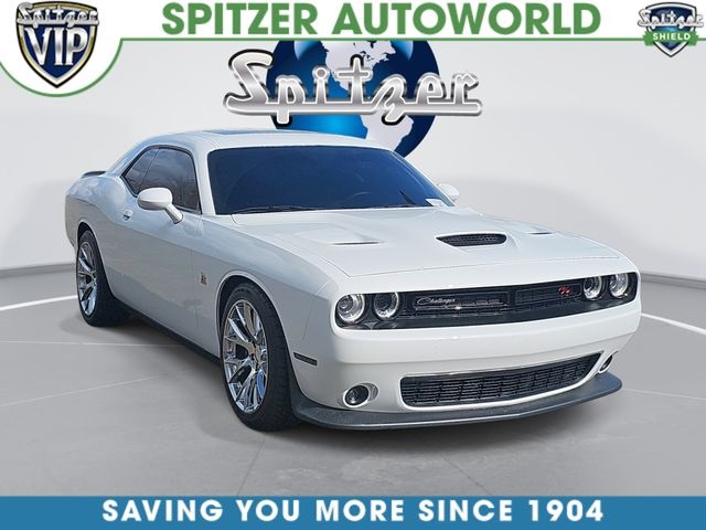 White Knuckle Clearcoat 2023 Dodge Challenger R/T Scat Pack RWD Coupe Rear-Wheel Drive 8-Speed Automatic