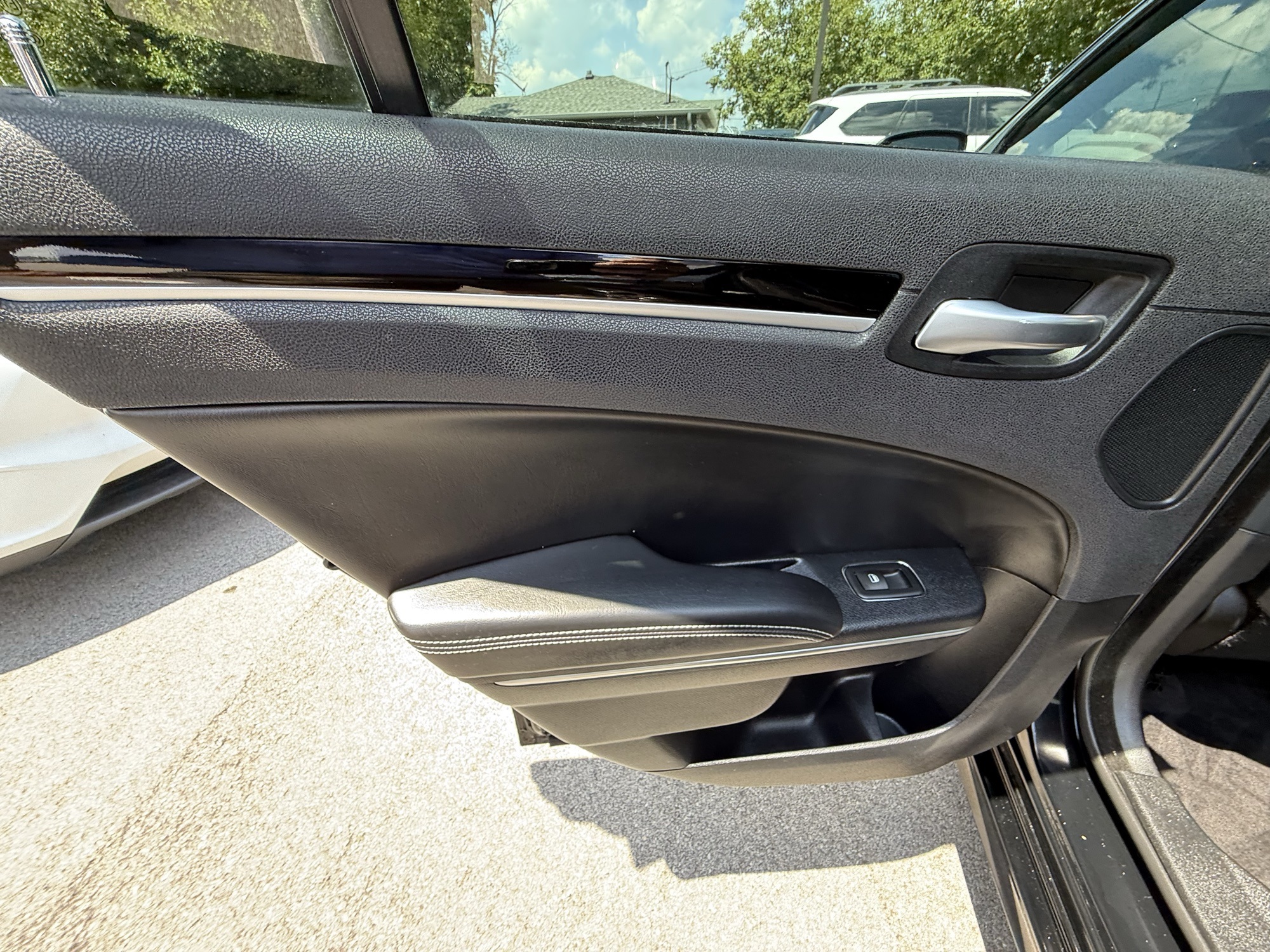 2019 Chrysler 300 S photo 32