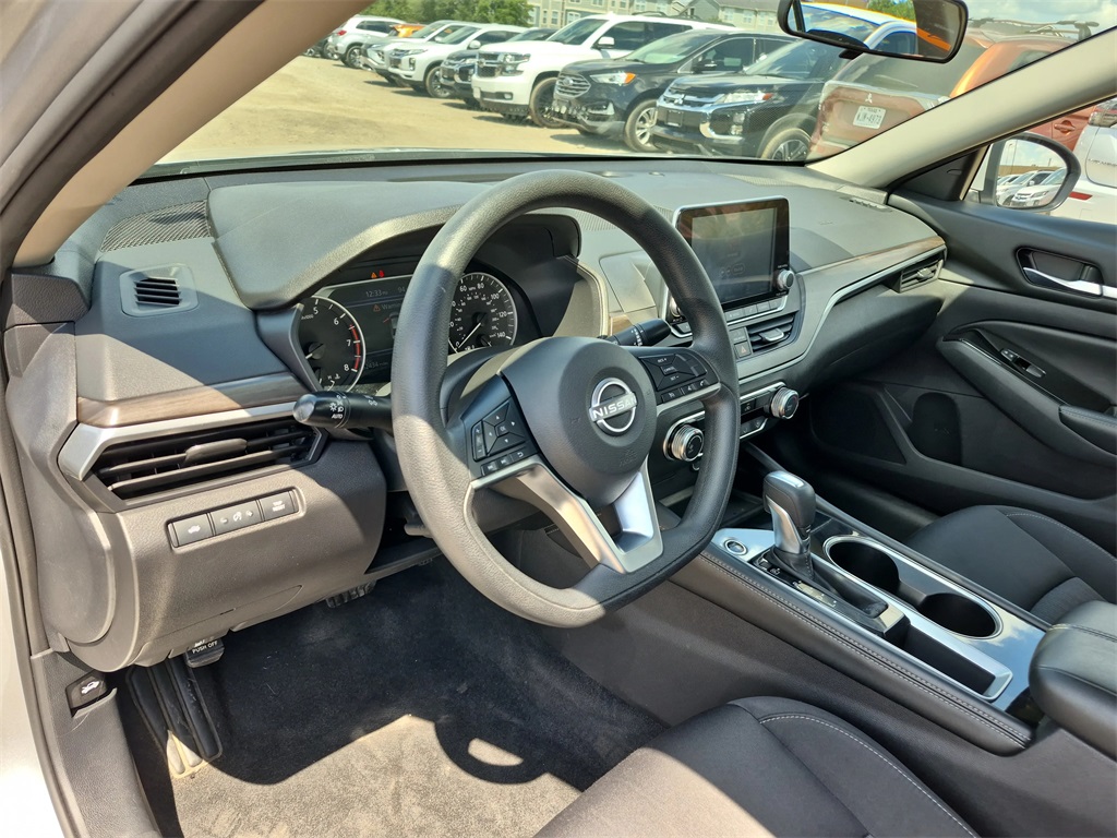 2023 Nissan Altima 2.5 SV Silver at Mac Haik CDJR North Houston