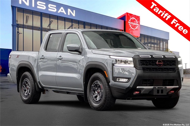 2025 Nissan Frontier PRO-X's photo