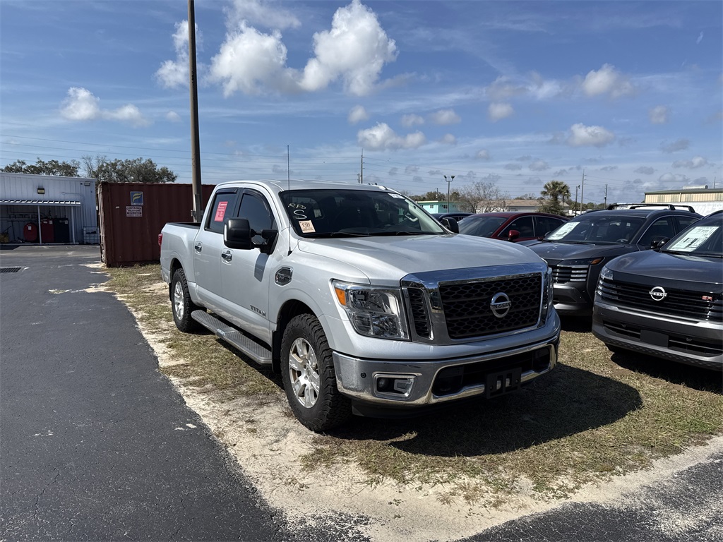 2017 Nissan Titan SV Crew Cab 4WD
