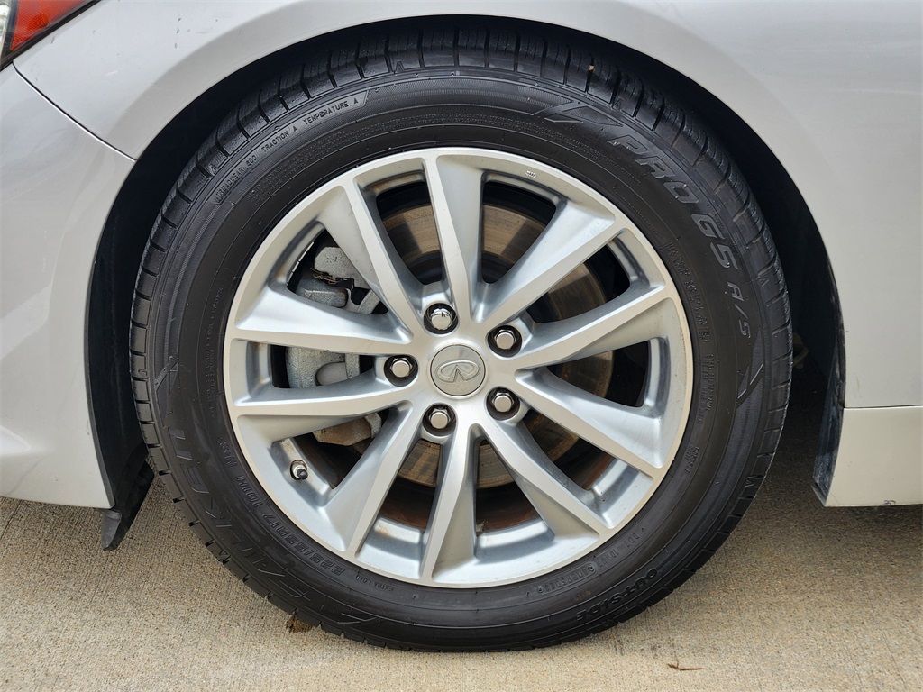 2014 INFINITI Q50 Base Silver at DeMontrond Auto Country