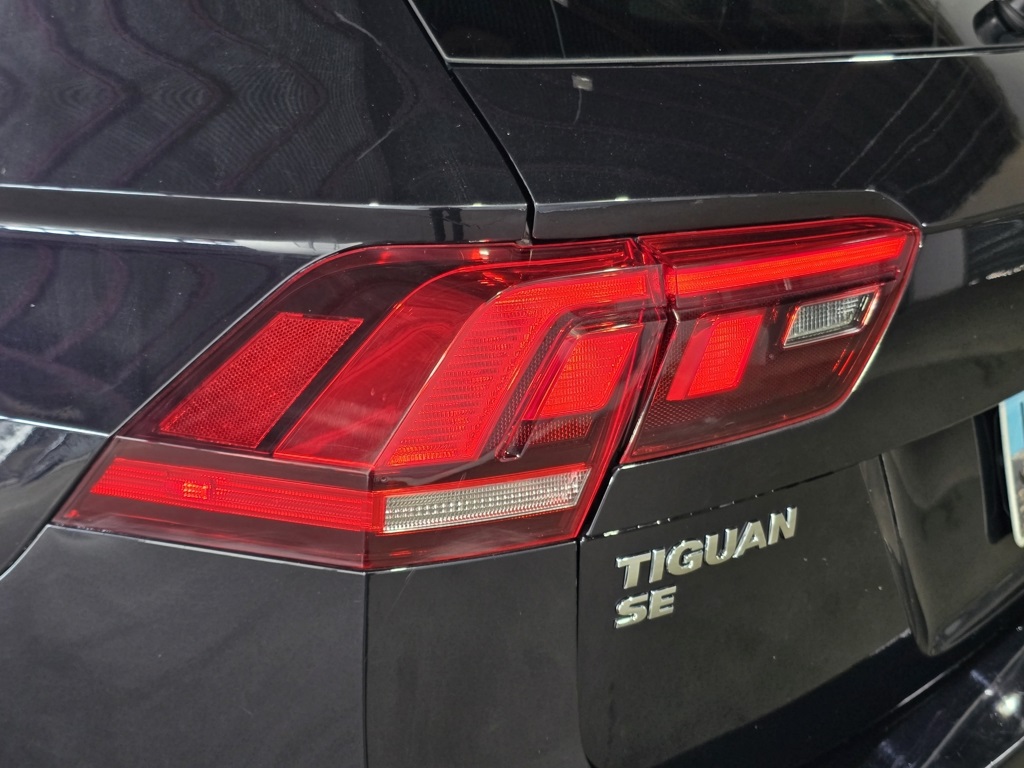 Thumbnail: 2018 Volkswagen Tiguan - 10